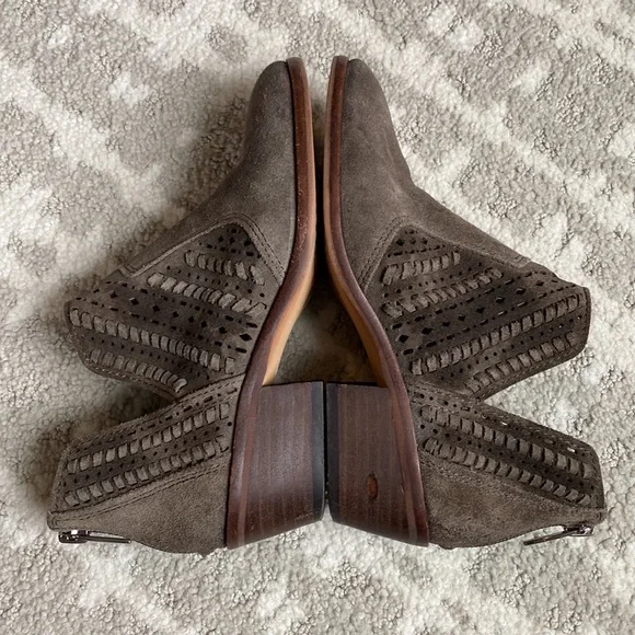 •Vince Camuto• Prasata Suede Ankle Boots - Picture 9 of 14